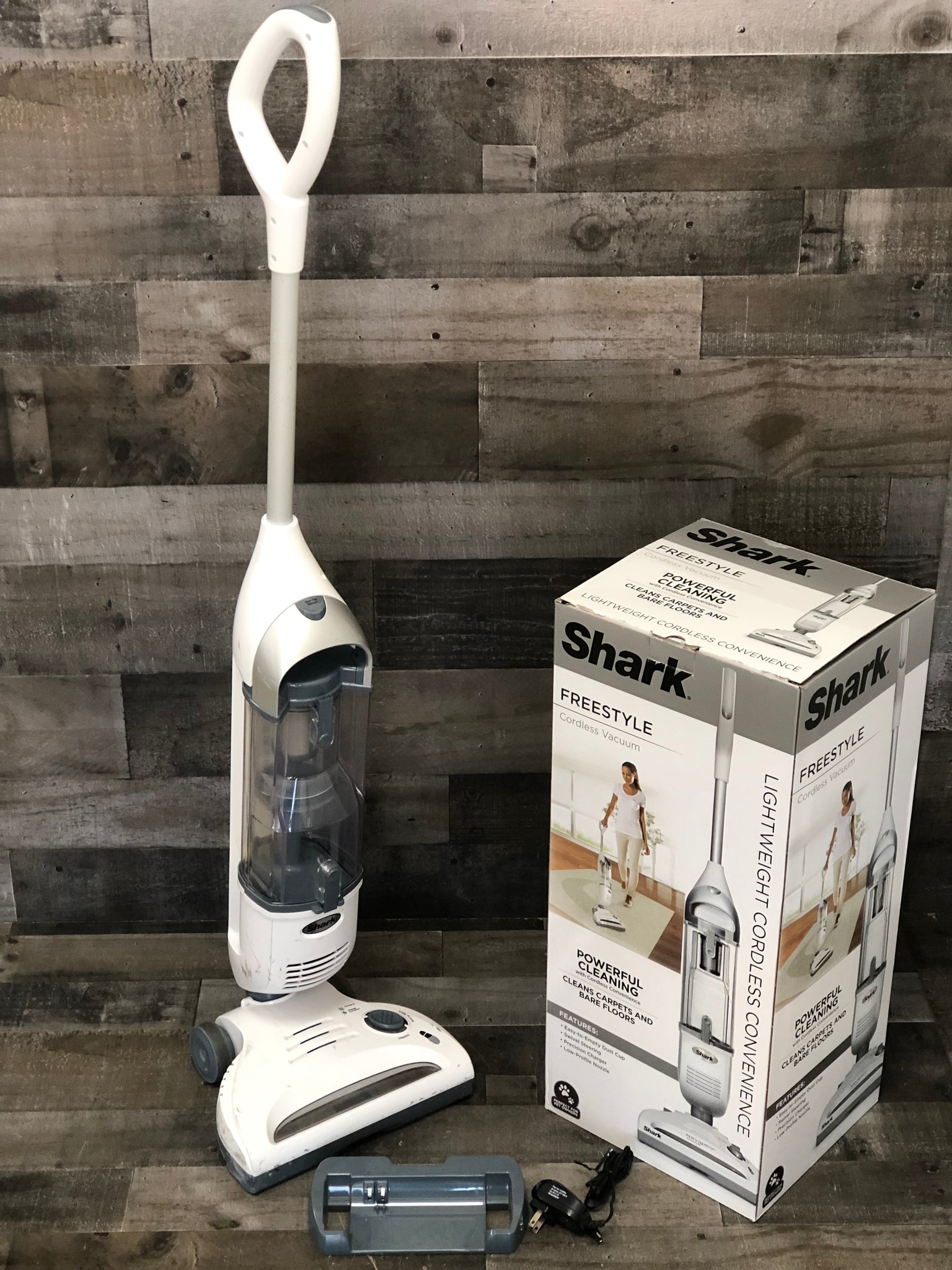 Shark Navigator Freestyle Upright Stick Cordless Bagless Vacuum for Carpet, Hard Floor and Pet with XL Dust Cup and 2-Speed Brush roll (SV1106), White/Grey.