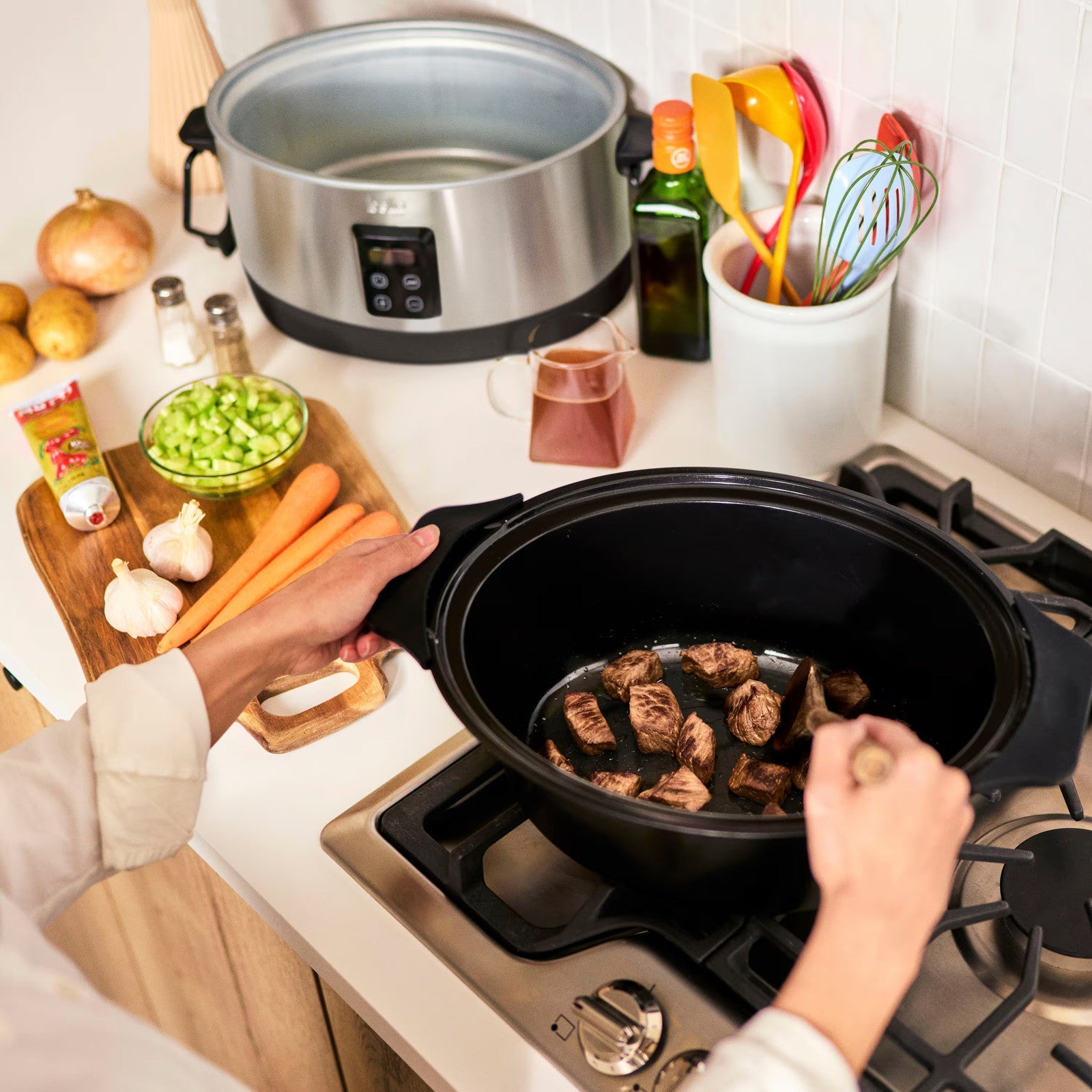 bella PRO - 7-qt. Programmable Slow Cooker with Searing Function - Stainless ... ANM Liquidation