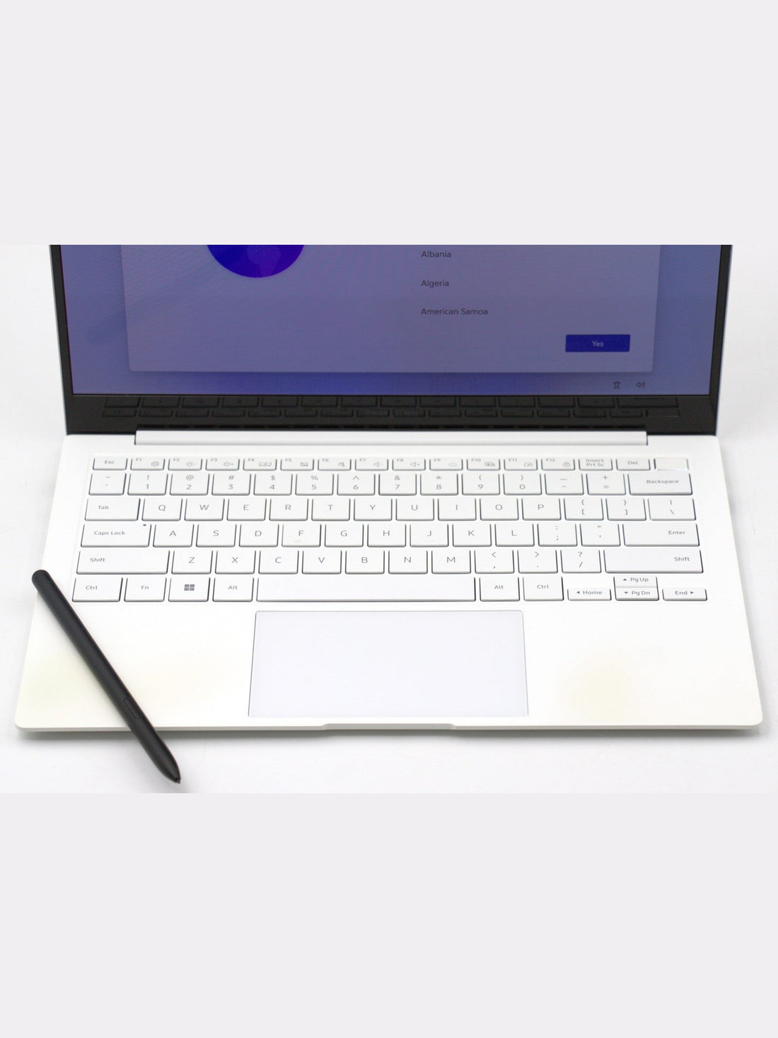 Samsung Galaxy Book2 Pro 13.3" AMOLED - i5 1240P - 8GB RAM - 256GB SSD - White