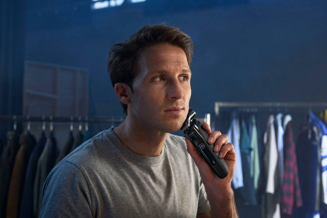 Philips Norelco - Shaver 7600, Rechargeable Wet & Dry Electric Shaver with Se... ANM Liquidation